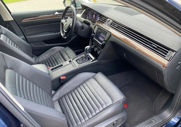 Volkswagen Passat cena 82900 przebieg: 220000, rok produkcji 2016 z Gryfice małe 781